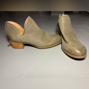 Sofft Ankle Bootie Women’s Size 8